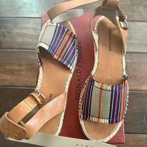 Donald J. Pliner Women's Rowen Espadrilles Sandals size 9.5 (new)